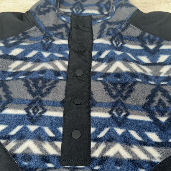 Like new Alpine Design fleece pullover - Picture 2 of 5